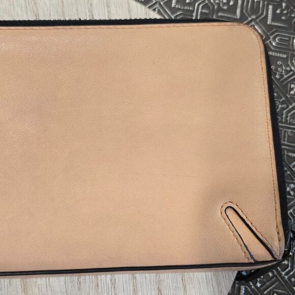 🐢 Rag and Bone Zip Around Wallet Excellent Condition - Picture 8 of 16